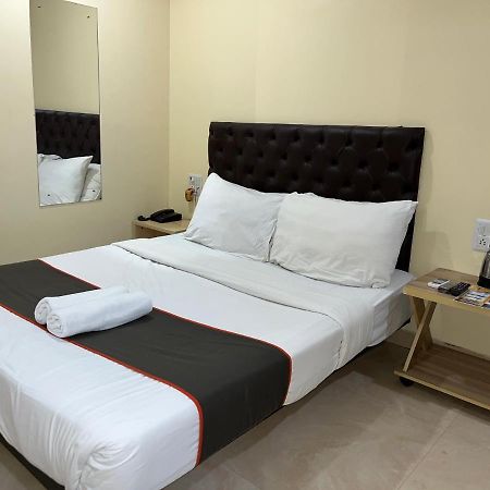 U Life Hotel Bombay Esterno foto