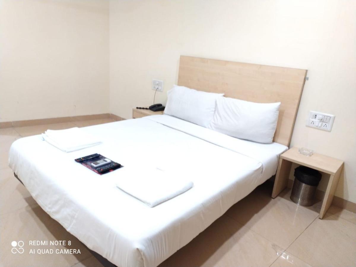 U Life Hotel Bombay Esterno foto