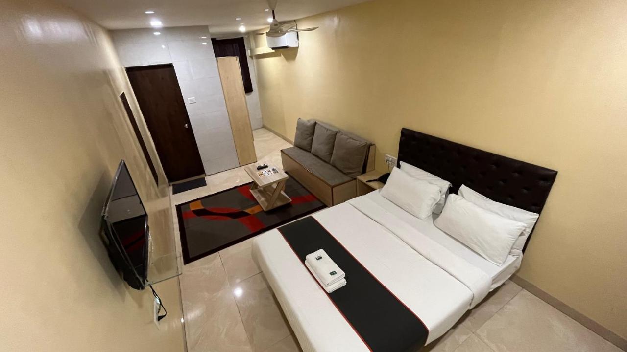 U Life Hotel Bombay Esterno foto
