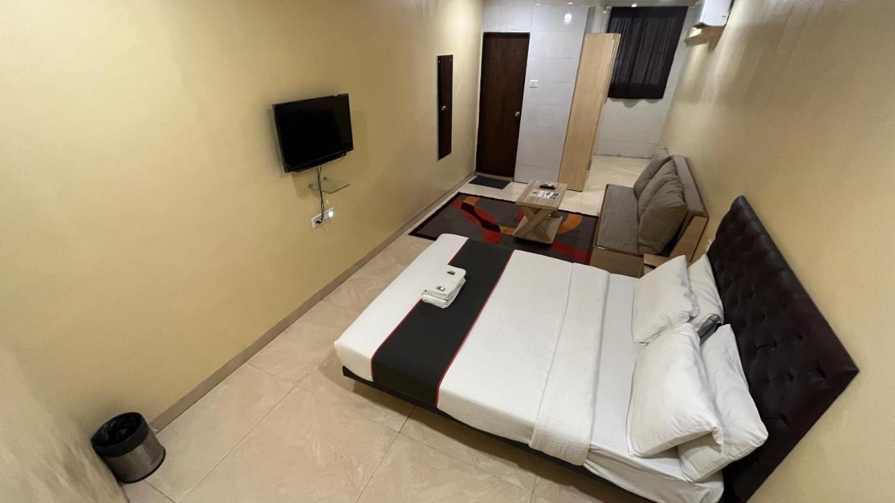 U Life Hotel Bombay Esterno foto