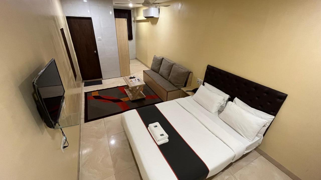 U Life Hotel Bombay Esterno foto