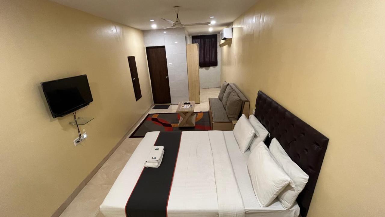 U Life Hotel Bombay Esterno foto