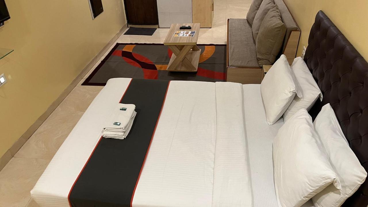 U Life Hotel Bombay Esterno foto