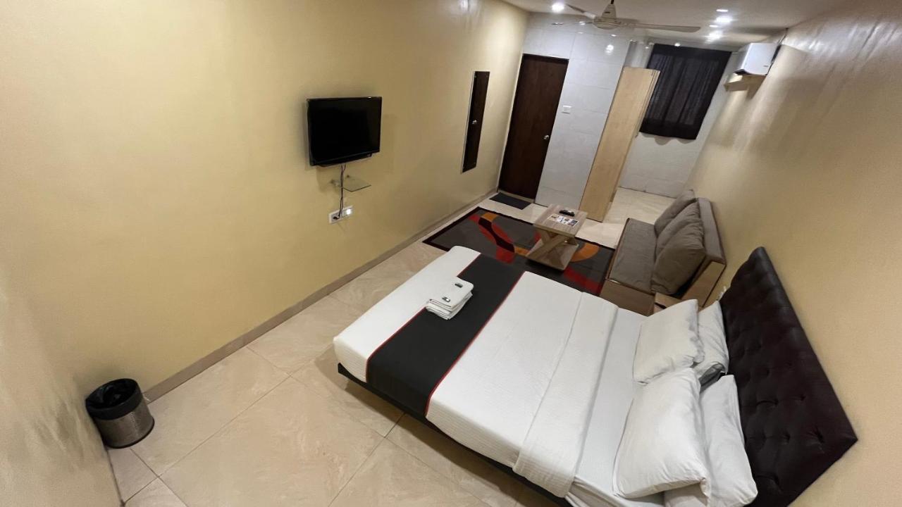 U Life Hotel Bombay Esterno foto