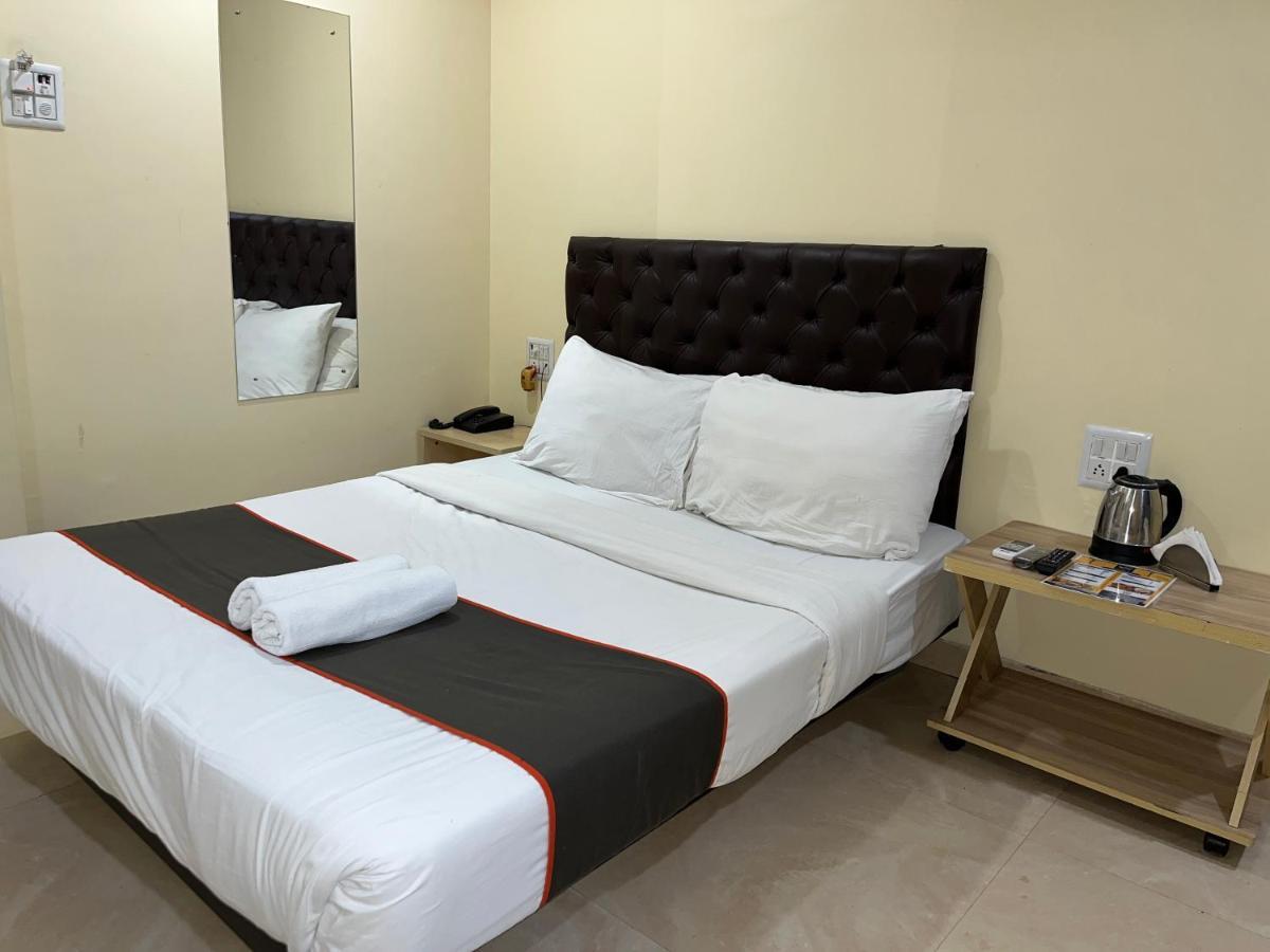 U Life Hotel Bombay Esterno foto